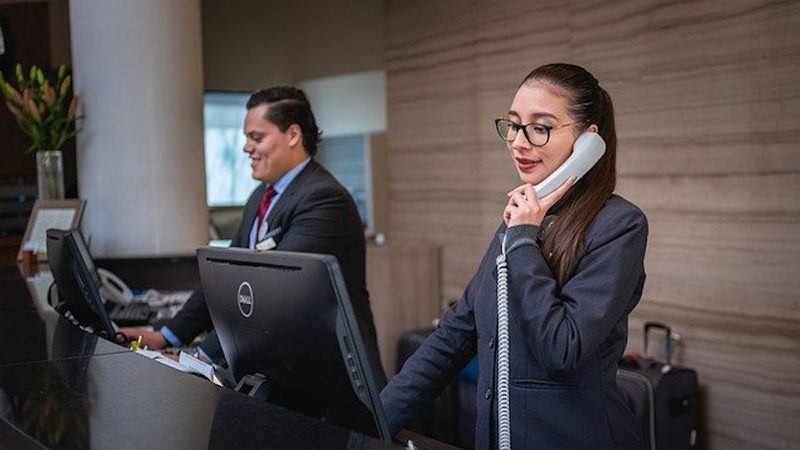 选择信誉良好的旅行社是确保旅行顺利的关键。以下是一些选择旅行社的参考因素：